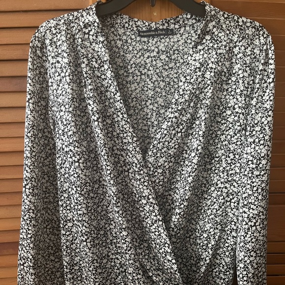 Abercombie blouse body suit / size large - Picture 2 of 4